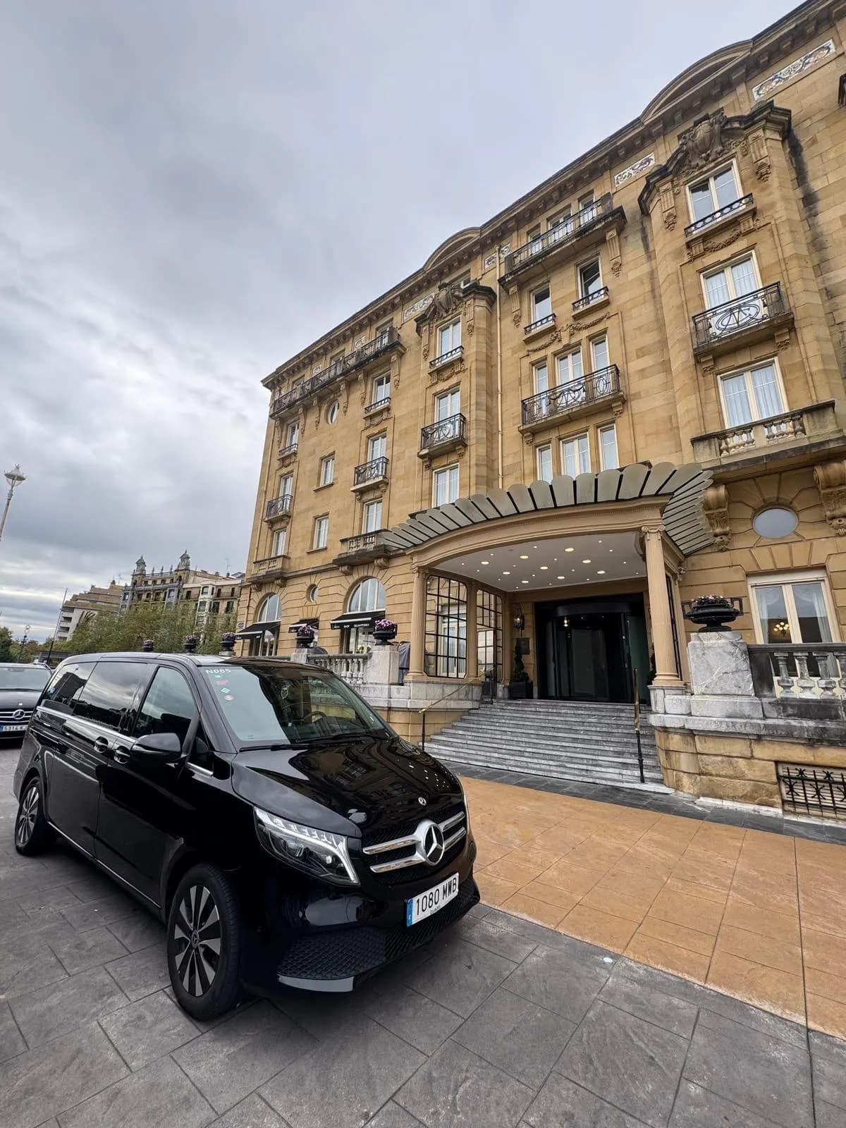 Mercedes V-Class chauffeur van at the entrance of a luxury hotel